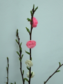 Zakje met vilten bloemen, Roze-Wit